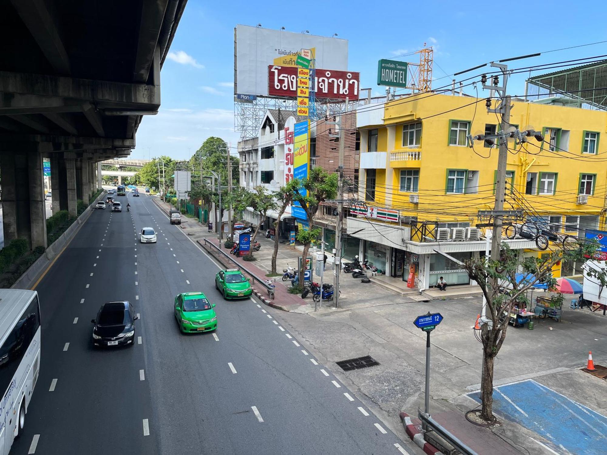 Dao Jaras Fah Hometel ดาวจรัสฟ้าโฮมเทล Bangkok Exterior foto
