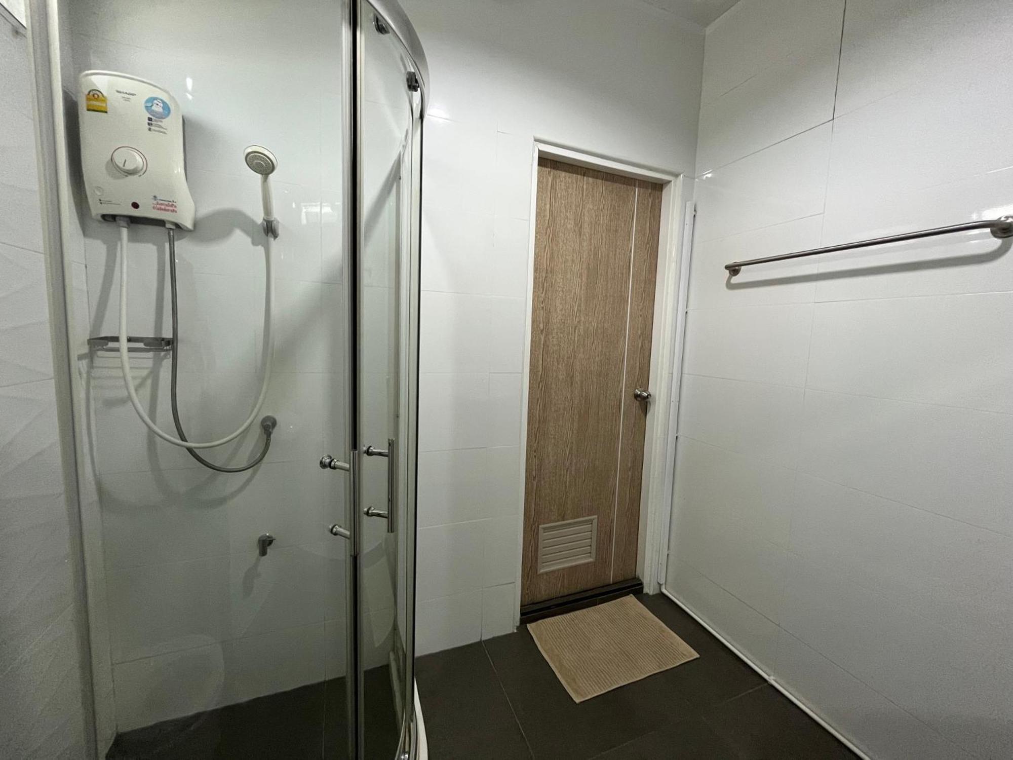 Dao Jaras Fah Hometel ดาวจรัสฟ้าโฮมเทล Bangkok Exterior foto